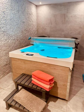 Casa Olivia, Luxurious Village House with Sauna and Jacuzzi